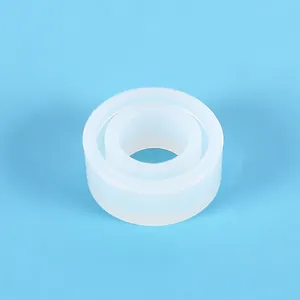 Moule en silicone circulaire pour création de bagues en résine époxy avec finition miroir.