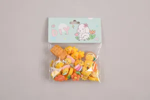 Assortimento di ciondoli in resina a cartoni animati in sacchetto DIY per decorazioni
