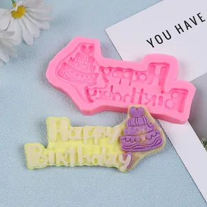 Nahaufnahme einer Silikonform für Happy Birthday Tortendekorationen aus Fondant