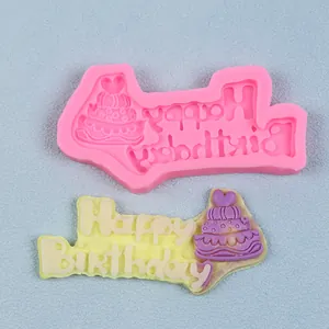 Nahaufnahme einer Silikonform für Happy Birthday Tortenaufsatz aus Schokolade