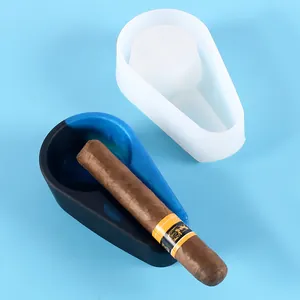 Detailansicht der ovalen Zigarrenaschenbecher Silikonform mit blauem Harzguss-Beispiel