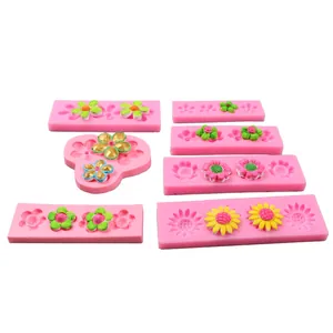 Set aus verschiedenen blumenförmigen Silikonformen für Fondant, Kuchen und Schokolade.