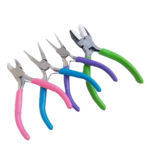 Set van vier professionele sieradentangen met gekleurde handvatten voor DIY knutselen