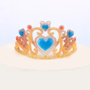 Detailed view of heart-shaped crown lace fondant silicone mold for elegant cake decoration.