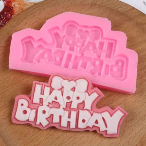 Detail der rosa Happy Birthday Silikonform mit weißem Fondant Tortenaufsatz