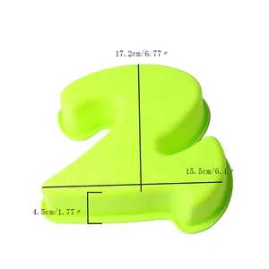 Stampo per torta in silicone verde numero 2 con dimensioni in cm e pollici