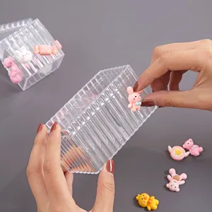 Portapenne trasparente a coste con simpatici ciondoli in resina 3D fai da te per scrivania