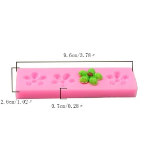 Maße der 9,6 cm Blumen-Silikonform für Fondant und Schokolade in der Detailansicht.