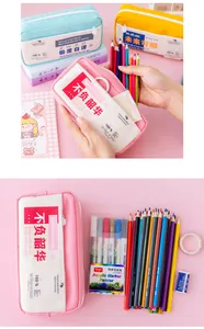 Primer plano de estuche de lona con eslóganes motivadores y diseño de papelería