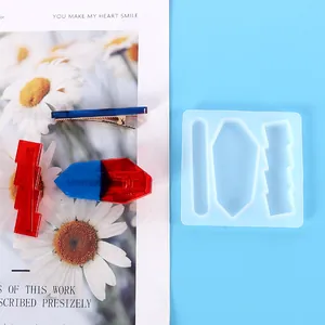 Vue détaillée du moule en silicone pour résine avec des barrettes colorées finies