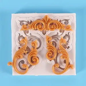 Vue détaillée du moule en silicone à relief baroque pour la décoration de gâteaux fondant