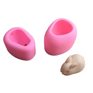 Dettaglio del set di stampi in silicone per coniglietto 3D con modello beige finito