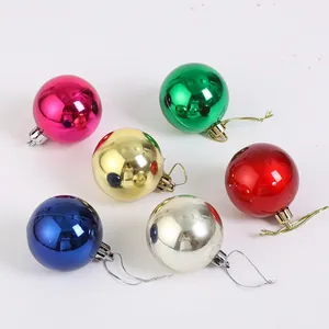 Glänzende galvanisierte Kunststoff-Weihnachtskugeln in verschiedenen festlichen Farben