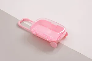 Detaillierte Seitenansicht einer süßen rosa Mini-Trolley-Koffer Aufbewahrungsbox als Geschenk