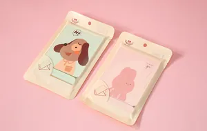 Gedetailleerd overzicht van draagbare cartoon make-up spiegels in een schattige verpakking.