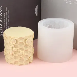 Primer plano del molde de silicona de abeja 3D con un resultado de vela en relieve