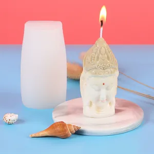 Vue détaillée du moule en silicone pour bougie Bouddha avec bougie d'aromathérapie