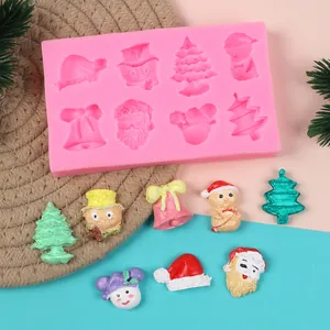 Detailansicht der rosa Weihnachts-Silikonform mit fertigen Weihnachtsmann-Figuren