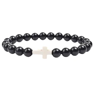 Elegante 8mm zwarte natuursteen elastische kralenarmband met een wit kruis voor cadeau