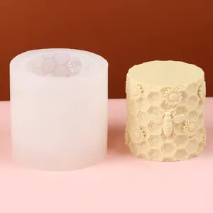 Detallados patrones 3D de abejas y panales en el molde de silicona y la vela