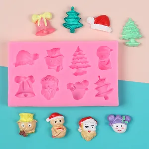 Detailansicht einer rosa Silikonform mit Weihnachtsbaum- und Weihnachtsmann-Harzformen