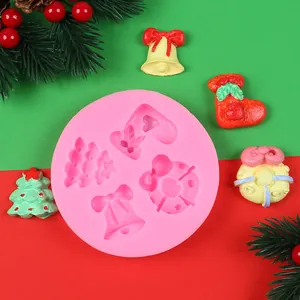 Vista detallada de molde de silicona navideño rosa con muestras de resina.