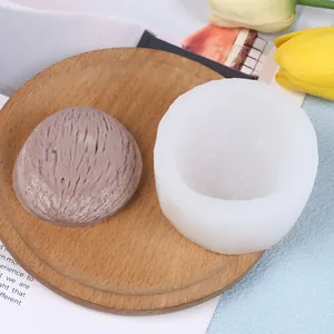 Nahaufnahme einer Silikonform mit Textur für DIY-Schokoladen- und Fondant-Tortendekoration