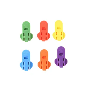 Set di apriscatole colorati in plastica e tappi antipolvere per lattine di bibite