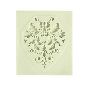 Vue détaillée du moule en silicone fleur baroque pour décoration de gâteau fondant