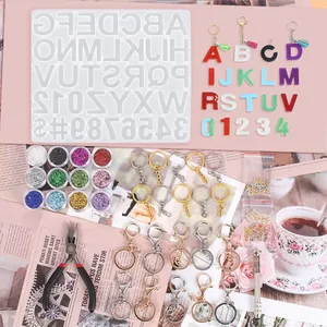 Kit complet de moules en résine pour lettres et chiffres avec paillettes, porte-clés et outils.