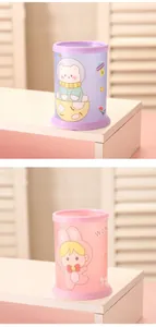 Vue détaillée des mignons porte-stylos ronds pliables en dessin animé pour le bureau