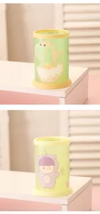 Vue détaillée de porte-stylos de dessin animé avec motifs de dinosaures et licornes