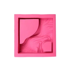 Stampo quadrato moderno in silicone rosa con motivo a scale topografiche per cemento e dolci