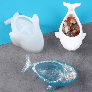 Vue détaillée du moule en silicone baleine DIY avec exemple de plateau en résine