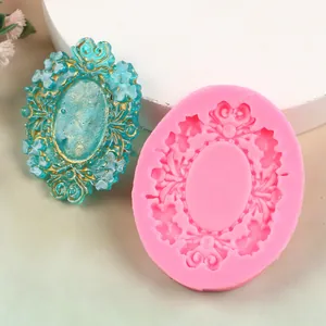 Détail du moule en silicone à relief floral vintage avec cadre fini sarcelle