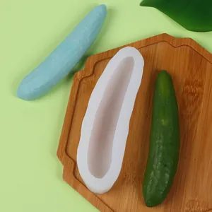 Detailansicht der Gurken-Silikonform für DIY-Obst- und Gemüsedekorationen aus Fondant