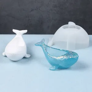 Détail du moule en silicone baleine avec plateaux de rangement en résine et plâtre