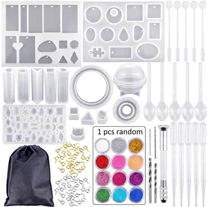 Vue détaillée du kit de 83 outils en résine époxy avec moules et paillettes.