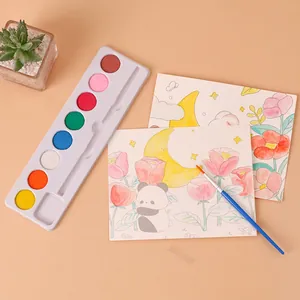 Set de peinture aquarelle 8 couleurs avec pinceau et dessins de panda sur fond chaud