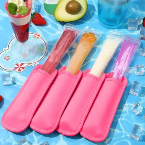 Fundas de neopreno rosa para polos en una refrescante escena de verano