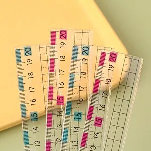 Lot de 4 règles transparentes de 20 cm avec bord ondulé et marqueurs colorés