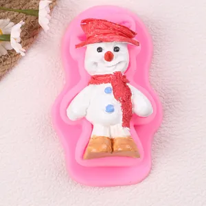Detailansicht der rosa Silikonform mit 3D Schneemann Figur für Weihnachten DIY