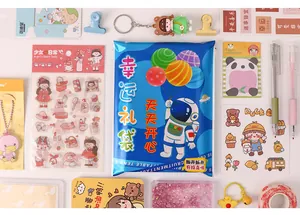 Coffret cadeau papeterie mystère pour étudiants avec motifs mignons d'astronaute et dessins animés.