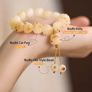Detailansicht eines weißen Jade-Bodhi-Armbands mit Katzenpfoten- und Katzenkopfperlen