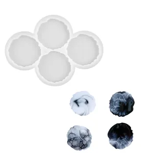 Vue détaillée du moule en silicone pour sous-verres en résine avec des bords irréguliers