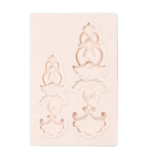 Vue détaillée du moule en silicone à relief floral vintage pour décoration de gâteaux