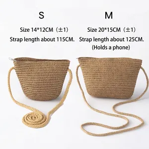 Comparaison de tailles de deux petits sacs en paille pour enfants en versions S et M.
