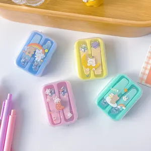 Colección de sets de cortaúñas con dibujos animados en estuches transparentes