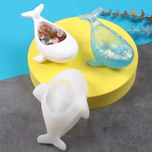 Moule en silicone baleine pour plateaux en résine et bougeoirs avec créations finies