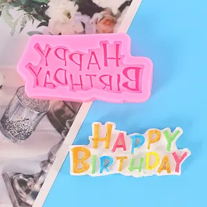 Gedetailleerd overzicht van de Happy Birthday siliconen mal en de kleurrijke taarttopper.